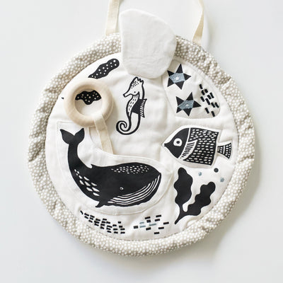 flatlay_roundel_friends