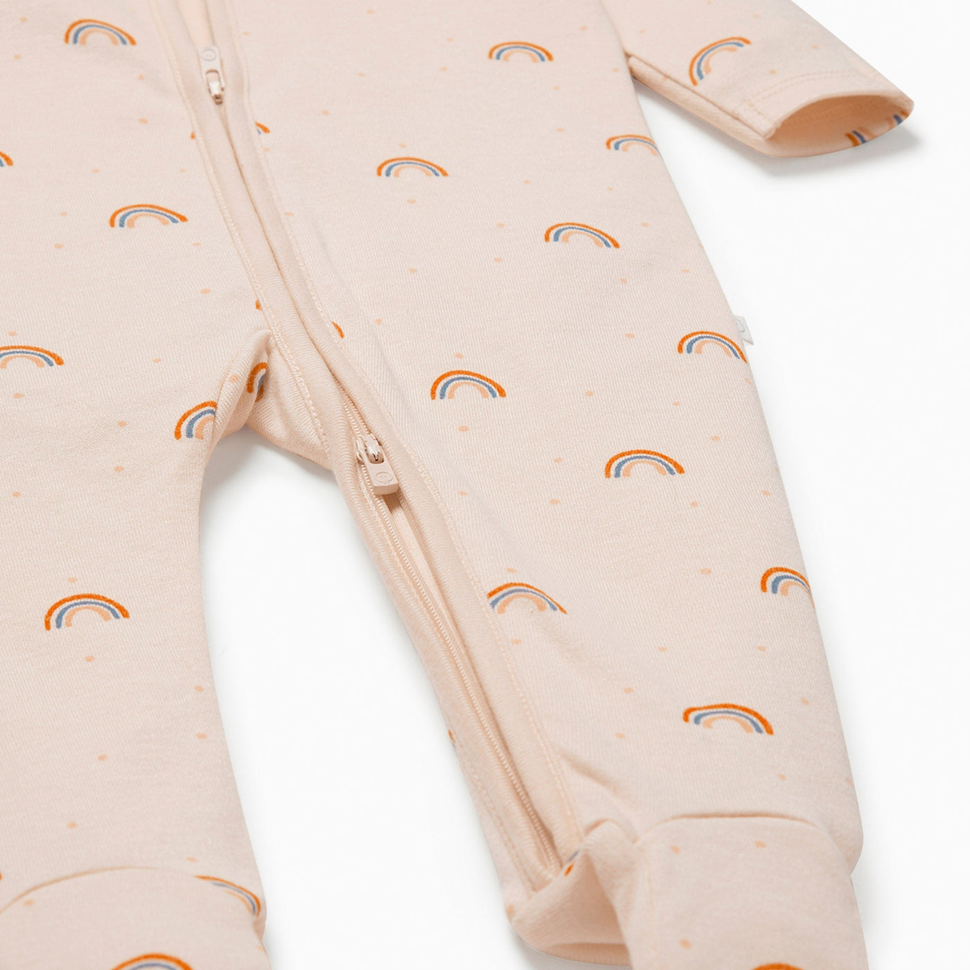 flatlay_roundel_2way_zip