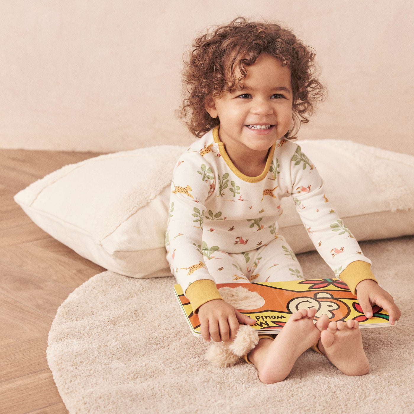 flatlay_roundel_signature_fabric