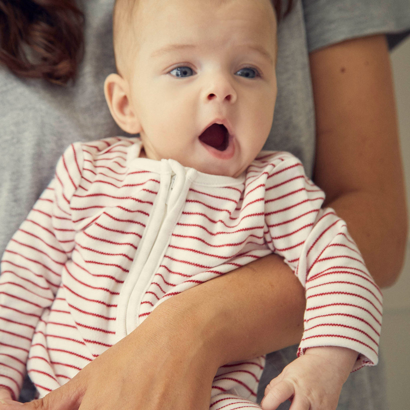 flatlay_roundel_2way_zip