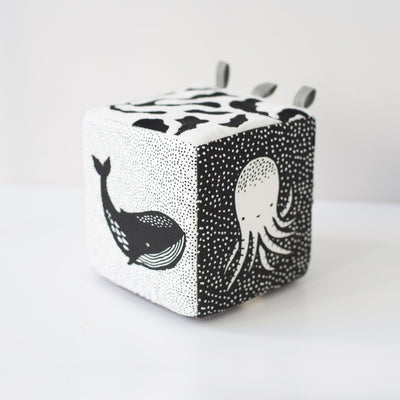 flatlay_roundel_friends