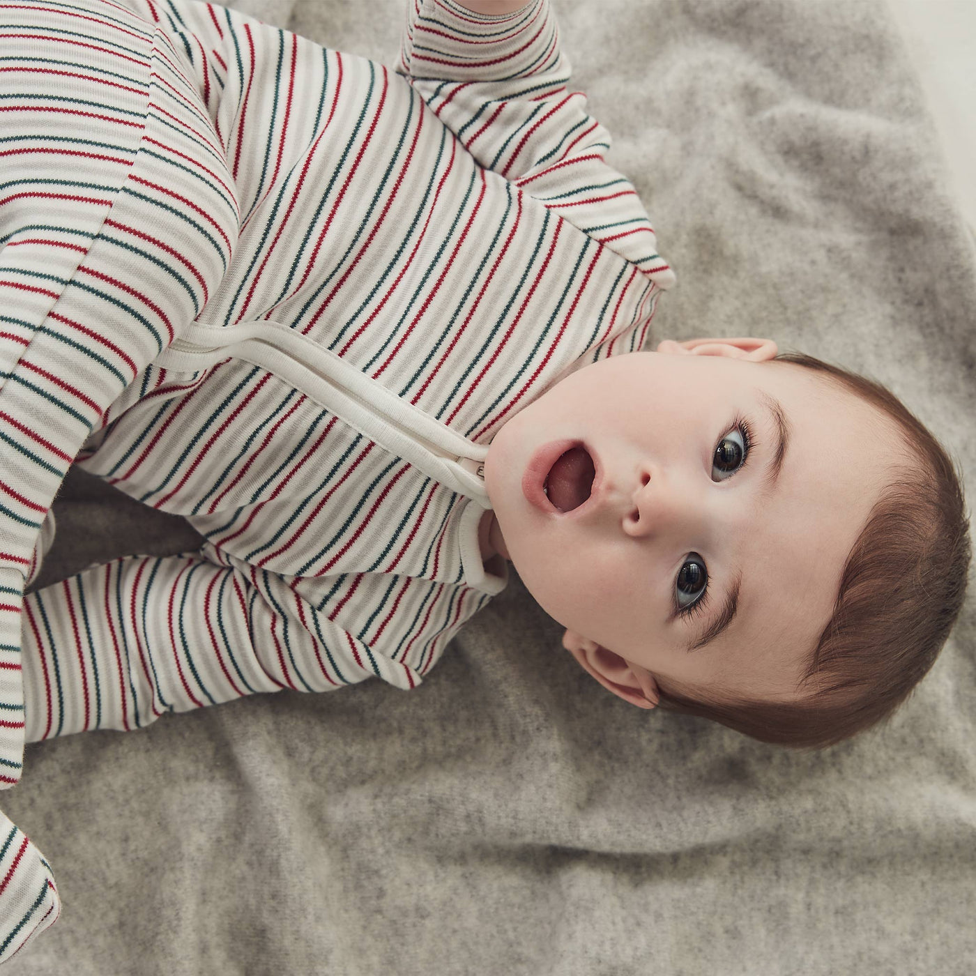 flatlay_roundel_signature_fabric               